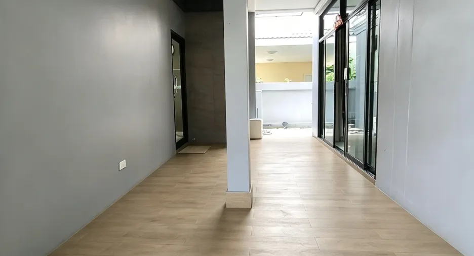Casa en alquiler de 5 habitaciones en Phra Pradaeng, Samut Prakan