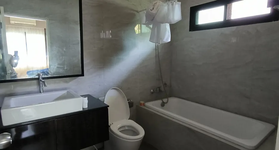 Casa en alquiler de 5 habitaciones en Phra Pradaeng, Samut Prakan