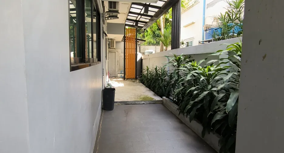 Casa en alquiler de 5 habitaciones en Phra Pradaeng, Samut Prakan