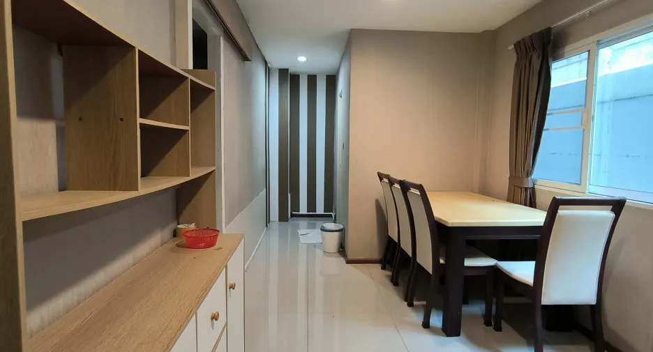 Casa en alquiler de 5 habitaciones en Phra Pradaeng, Samut Prakan