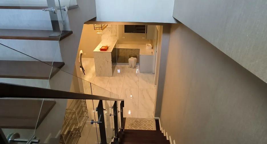 Casa en alquiler de 5 habitaciones en Phra Pradaeng, Samut Prakan
