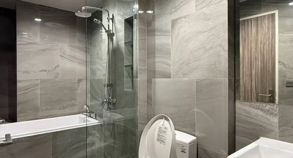 For rent 2 bedrooms condo in Khlong Toei, Bangkok