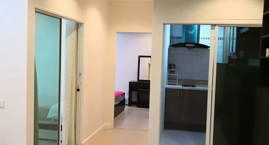 Condo en venta de 2 habitaciones en Huai Khwang, Bangkok