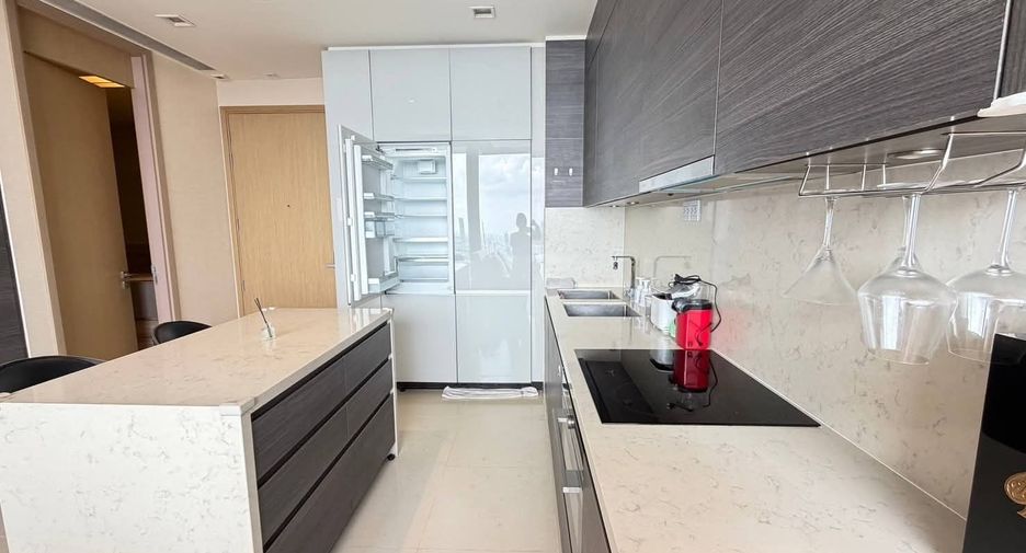 For rent 2 bedrooms condo in Watthana, Bangkok