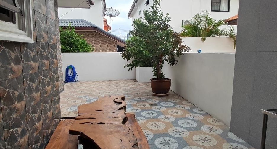 For rent 4 bedrooms house in Jomtien, Pattaya