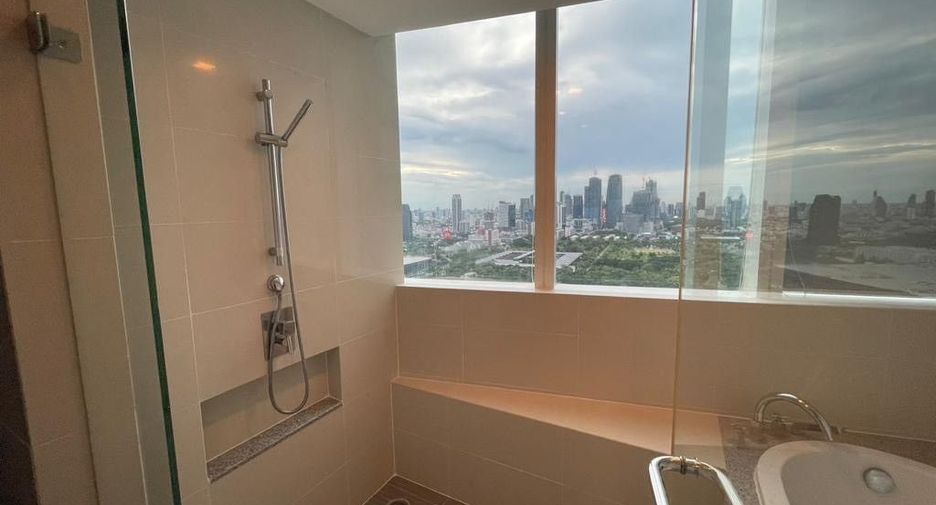 À louer 3 chambres condo à Khlong Toei, Bangkok