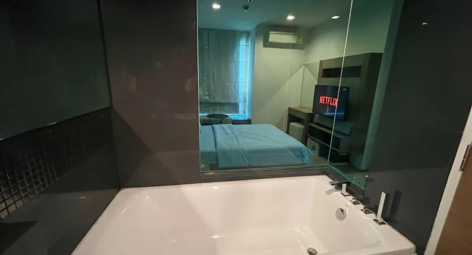 For sale 1 Beds condo in Phra Khanong, Bangkok