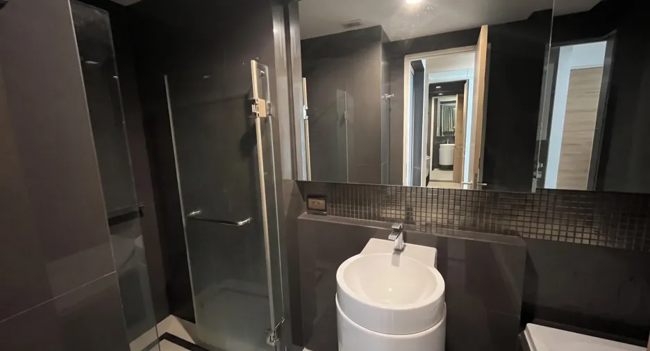 For sale 1 Beds condo in Phra Khanong, Bangkok