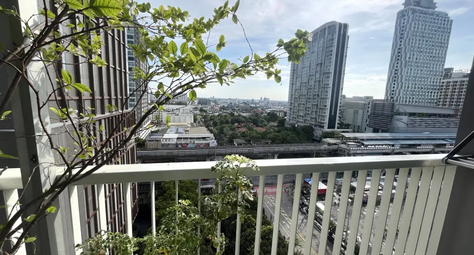 For sale 1 Beds condo in Phra Khanong, Bangkok