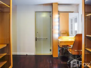For rent 3 bedrooms townhouse in Yan Nawa, Bangkok