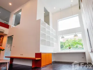 For rent 3 bedrooms townhouse in Yan Nawa, Bangkok
