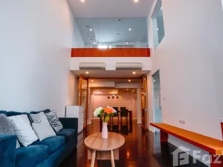 For rent 3 bedrooms townhouse in Yan Nawa, Bangkok