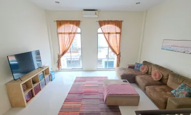 Reihenhaus zum Kauf und zur Miete mit 3 Zimmer in Wang Thonglang, Bangkok