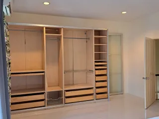 Reihenhaus zum Kauf und zur Miete mit 3 Zimmer in Wang Thonglang, Bangkok