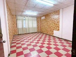 Gewerbefläche zur Miete mit 6 Zimmer in Phra Khanong, Bangkok