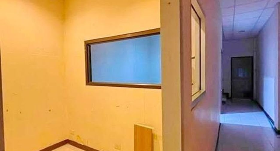 Gewerbefläche zur Miete mit 6 Zimmer in Phra Khanong, Bangkok