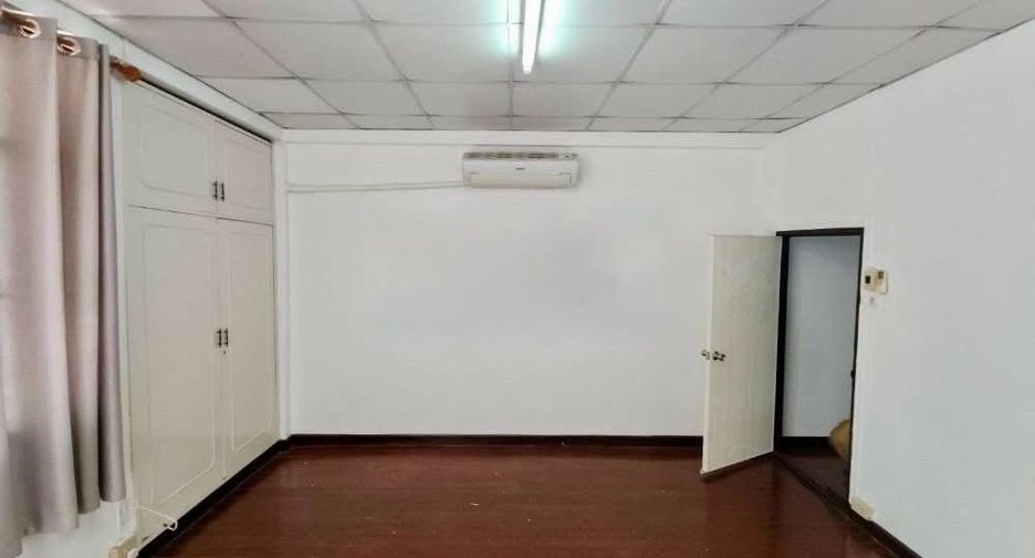 Reihenhaus zur Miete mit 2 Zimmer in Bang Phlat, Bangkok