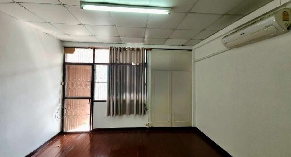 Reihenhaus zur Miete mit 2 Zimmer in Bang Phlat, Bangkok