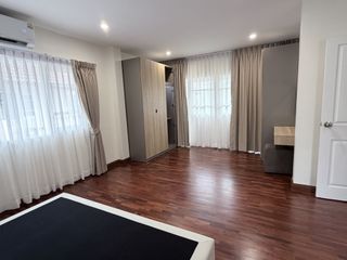 Casa en alquiler y en venta de 3 habitaciones en Lat Krabang, Bangkok