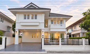 Casa en venta y en alquiler de 3 habitaciones en Lat Krabang, Bangkok
