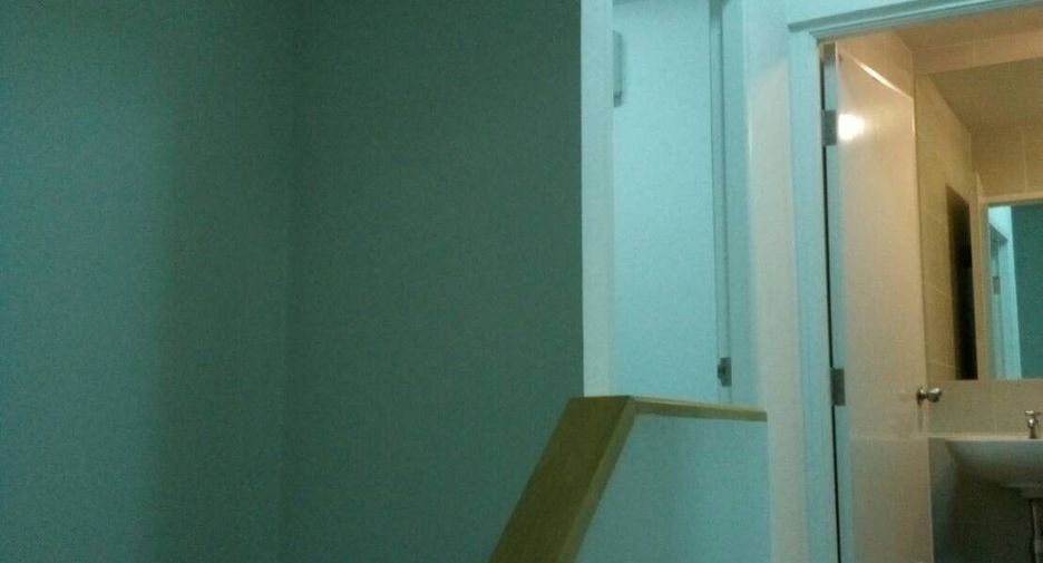 For rent 3 bedrooms townhouse in Nong Khaem, Bangkok
