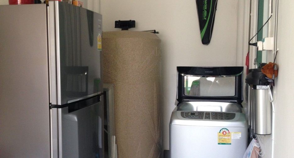 For rent 3 bedrooms townhouse in Nong Khaem, Bangkok