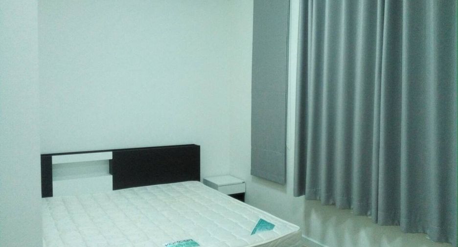 For rent 3 bedrooms townhouse in Nong Khaem, Bangkok