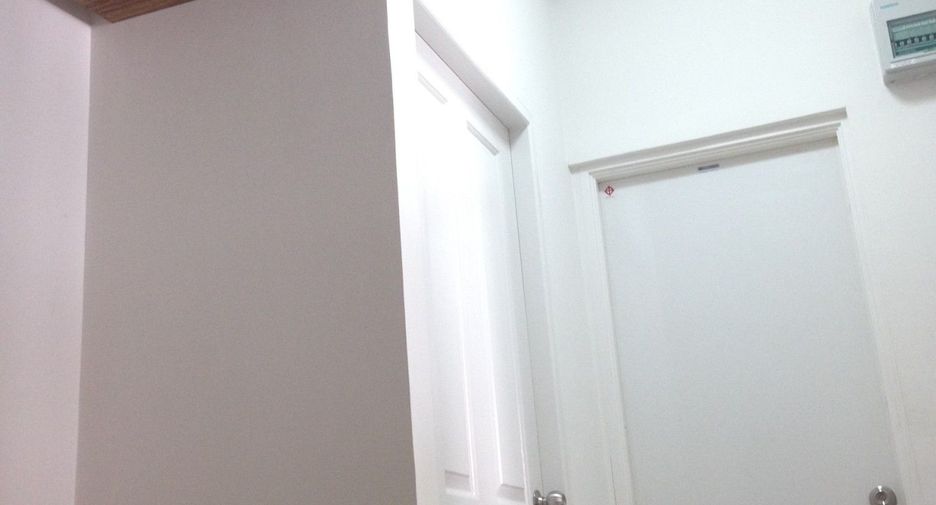 For rent 3 bedrooms townhouse in Nong Khaem, Bangkok