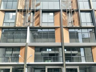 出售 和 出租 5 卧室 联排别墅 在 Phra Khanong, 曼谷