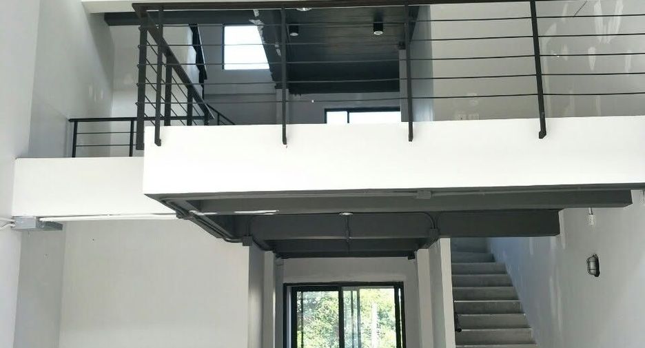 出售 和 出租 5 卧室 联排别墅 在 Phra Khanong, 曼谷