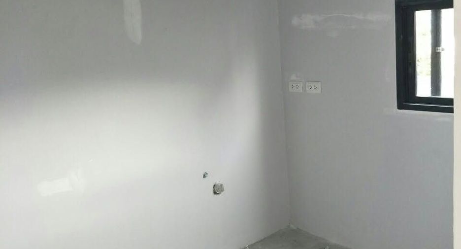 出售 和 出租 5 卧室 联排别墅 在 Phra Khanong, 曼谷