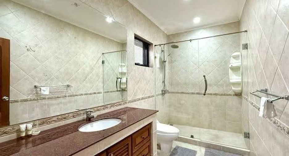 Haus zur Miete mit 4 Zimmer in Bang Lamung, Chonburi