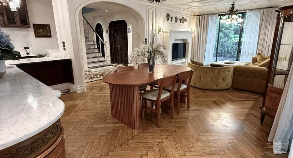 For rent 4 bedrooms house in Bang Kapi, Bangkok