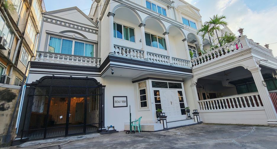 Casa adosada en venta y en alquiler de 7 habitaciones en Yan Nawa, Bangkok
