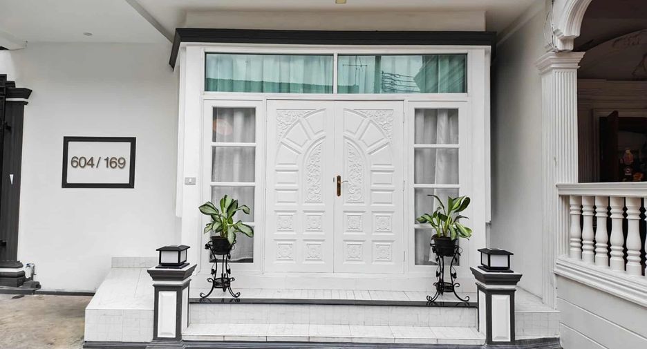 Casa adosada en venta y en alquiler de 7 habitaciones en Yan Nawa, Bangkok