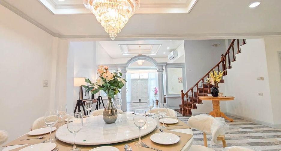 Casa adosada en venta y en alquiler de 7 habitaciones en Yan Nawa, Bangkok