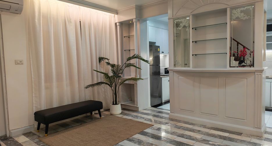 Casa adosada en venta y en alquiler de 7 habitaciones en Yan Nawa, Bangkok