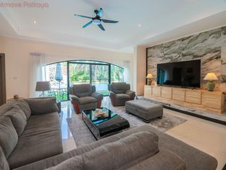 Casa en alquiler de 6 habitaciones en Bang Lamung, Chonburi