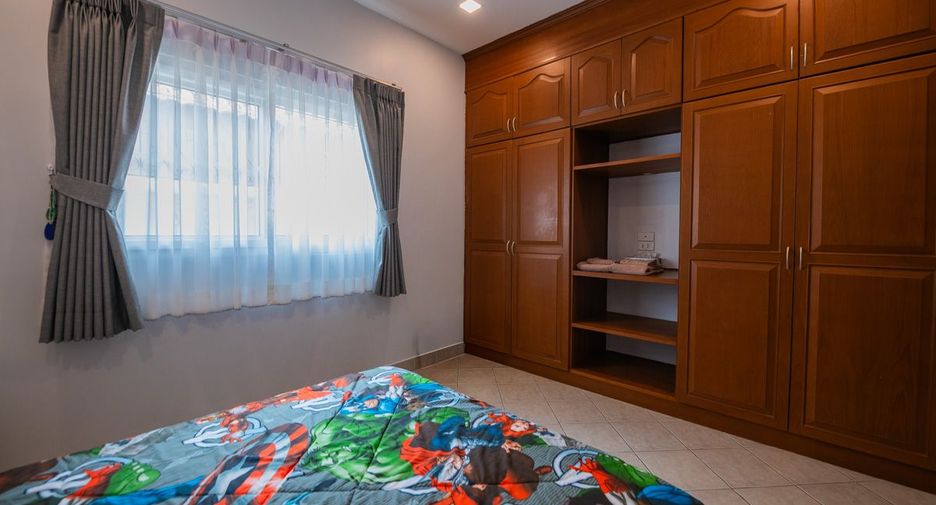 Casa en alquiler de 4 habitaciones en Bang Lamung, Chonburi