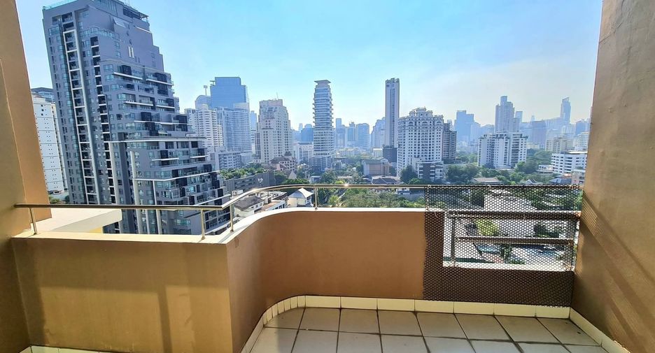 For rent 2 bedrooms apartment in Watthana, Bangkok
