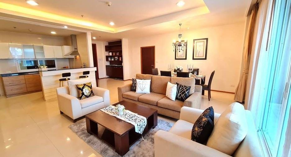 For rent 3 bedrooms apartment in Watthana, Bangkok