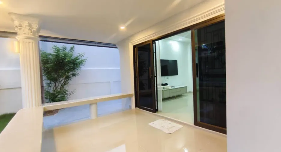 À louer 4 chambres maison à Bang Lamung, Chonburi