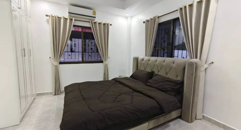 À louer 4 chambres maison à Bang Lamung, Chonburi