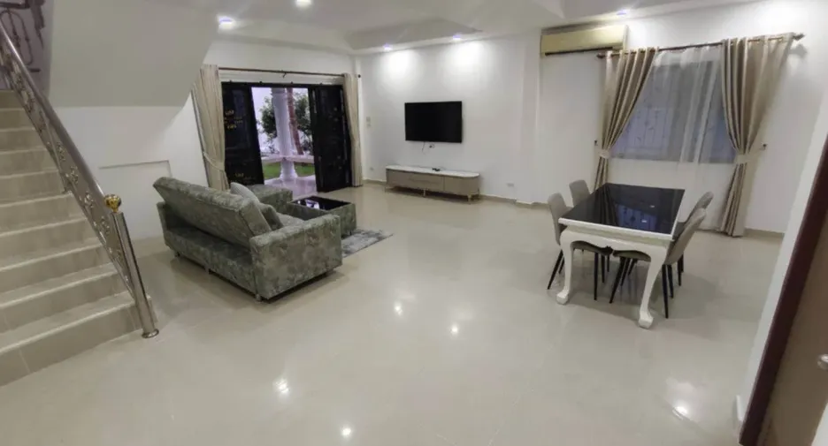 À louer 4 chambres maison à Bang Lamung, Chonburi