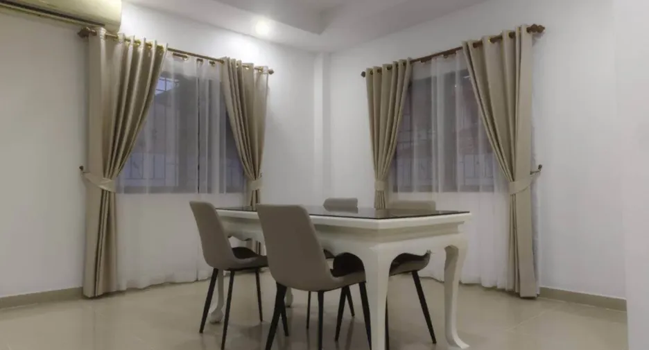 À louer 4 chambres maison à Bang Lamung, Chonburi