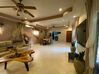 Casa en venta de 4 habitaciones en Bang Lamung, Chonburi