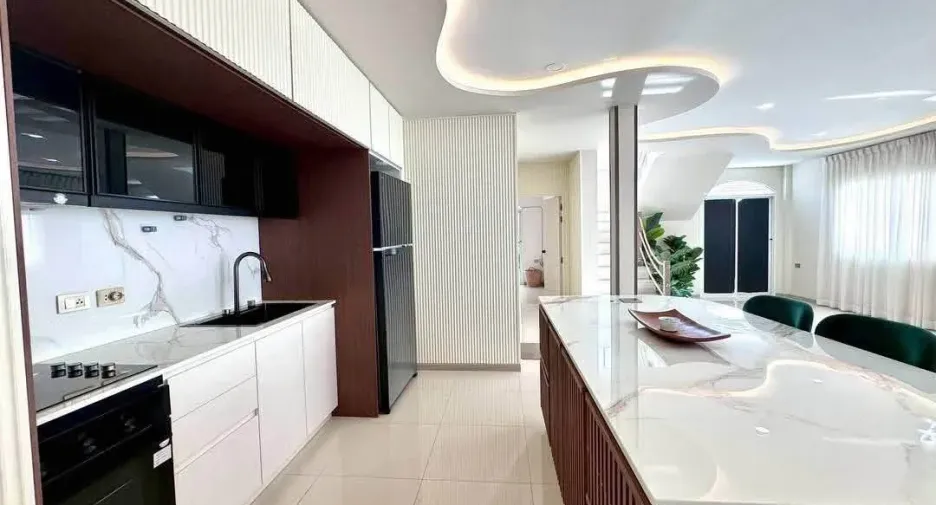 For rent 4 bedrooms house in Bang Lamung, Chonburi