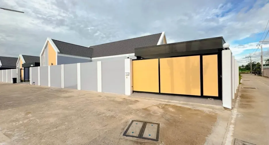 Haus zum Kauf mit 4 Zimmer in Bang Lamung, Chonburi