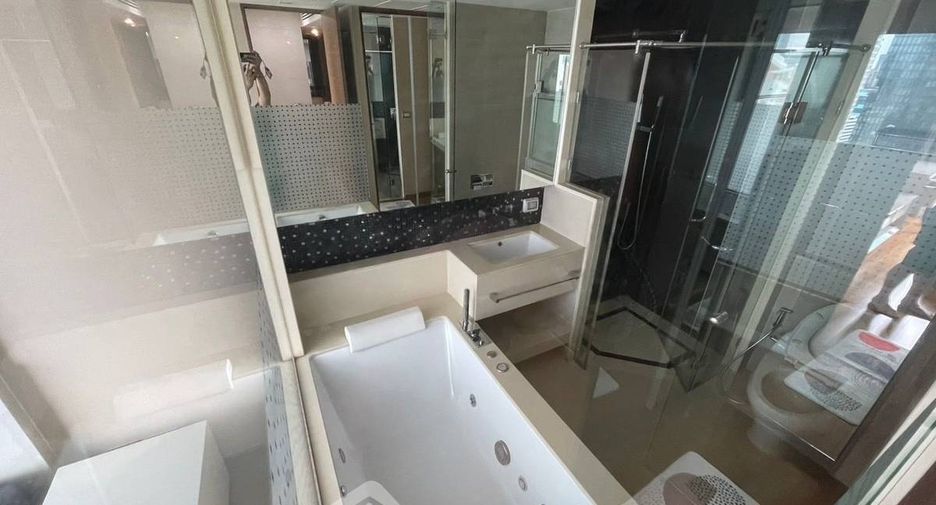 For sale 2 bedrooms condo in Sathon, Bangkok