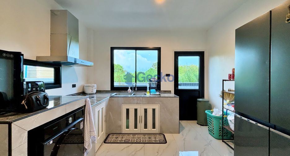 For sale 4 bedrooms house in Bang Lamung, Chonburi